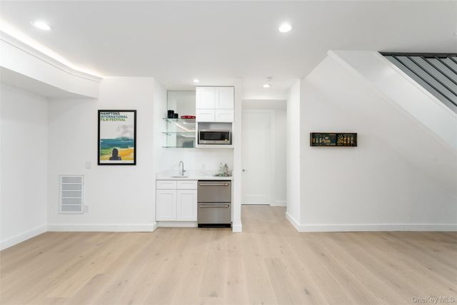 40 Waters Edge Road, Southampton, NY 11968