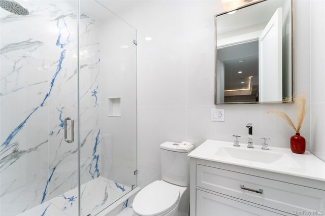 40 Waters Edge Road, Southampton, NY 11968