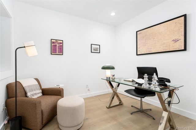 40 Waters Edge Road, Southampton, NY 11968