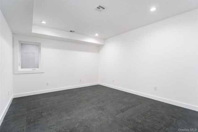 40 Waters Edge Road, Southampton, NY 11968