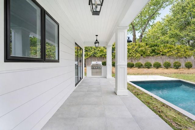 40 Waters Edge Road, Southampton, NY 11968