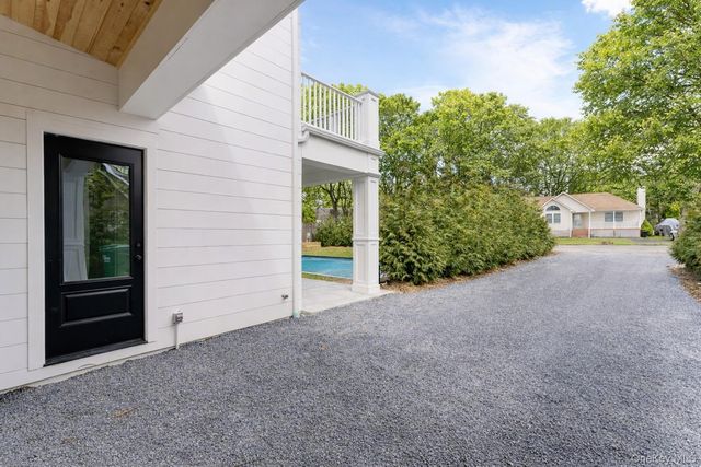 40 Waters Edge Road, Southampton, NY 11968