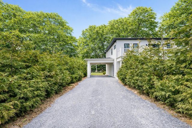 40 Waters Edge Road, Southampton, NY 11968