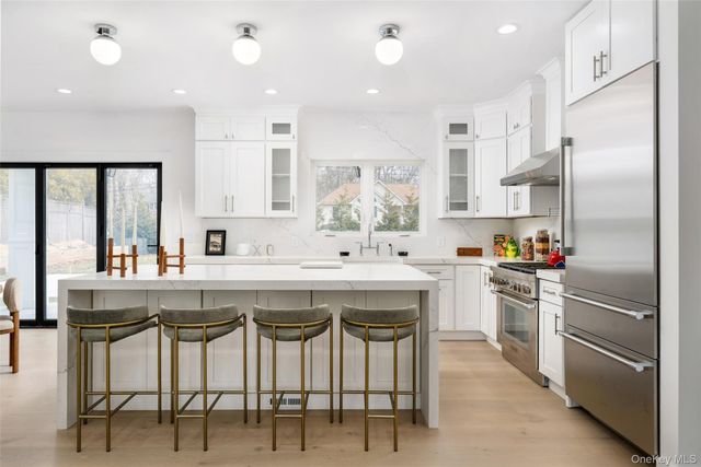 40 Waters Edge Road, Southampton, NY 11968