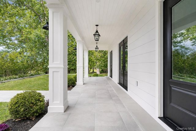 40 Waters Edge Road, Southampton, NY 11968