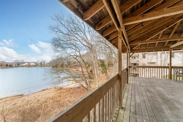 40 Waters Edge Road, Southampton, NY 11968