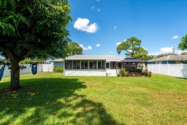 106 SE Crosspoint Drive, Port St Lucie, FL 34983