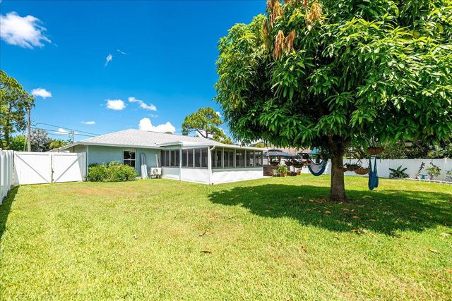 106 SE Crosspoint Drive, Port St Lucie, FL 34983