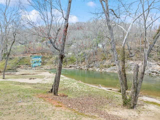 21 Riverbend Road, Canton, NC 28716