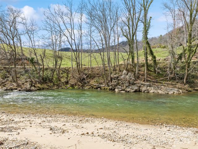21 Riverbend Road, Canton, NC 28716