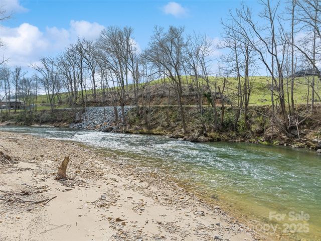 21 Riverbend Road, Canton, NC 28716