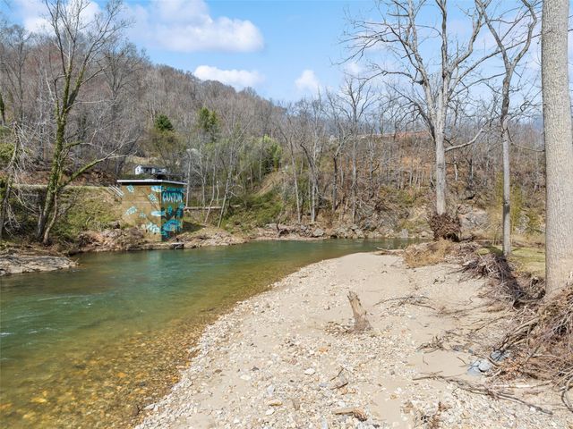 21 Riverbend Road, Canton, NC 28716