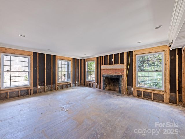 21 Riverbend Road, Canton, NC 28716
