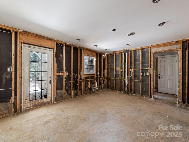 21 Riverbend Road, Canton, NC 28716
