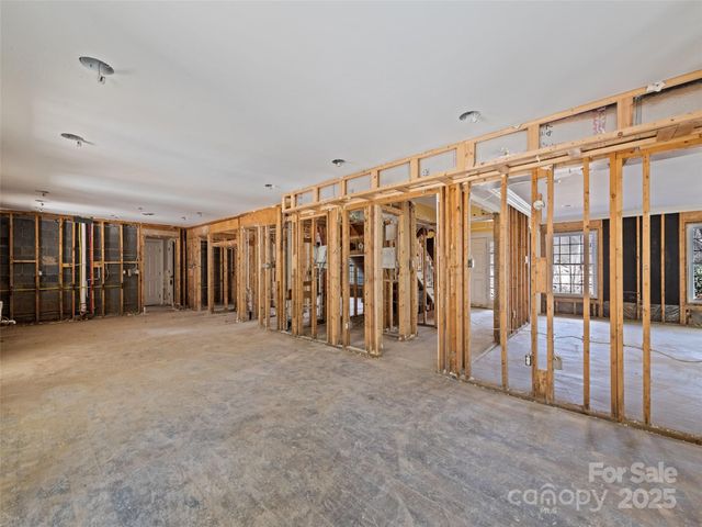 21 Riverbend Road, Canton, NC 28716