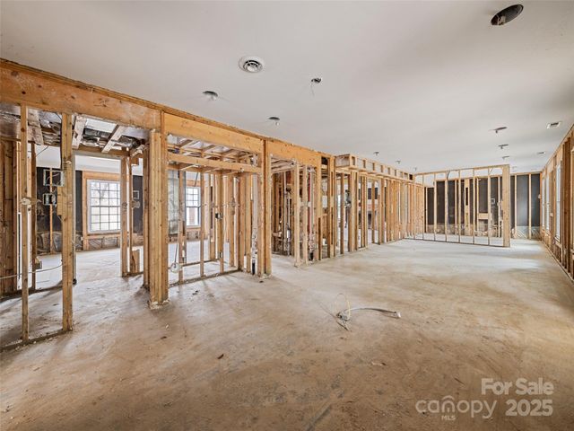 21 Riverbend Road, Canton, NC 28716