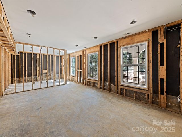 21 Riverbend Road, Canton, NC 28716