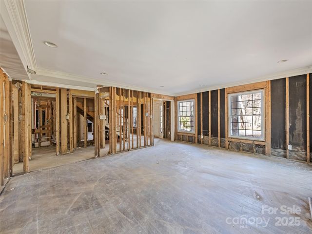 21 Riverbend Road, Canton, NC 28716