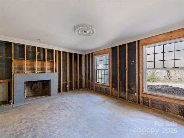 21 Riverbend Road, Canton, NC 28716