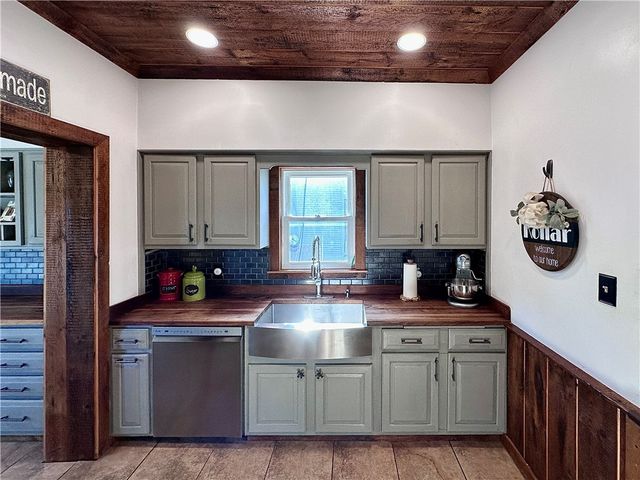 419 W Neshannock Ave, New Wilmington Boro, PA 16142