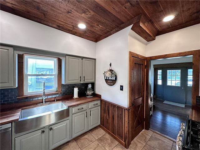 419 W Neshannock Ave, New Wilmington Boro, PA 16142