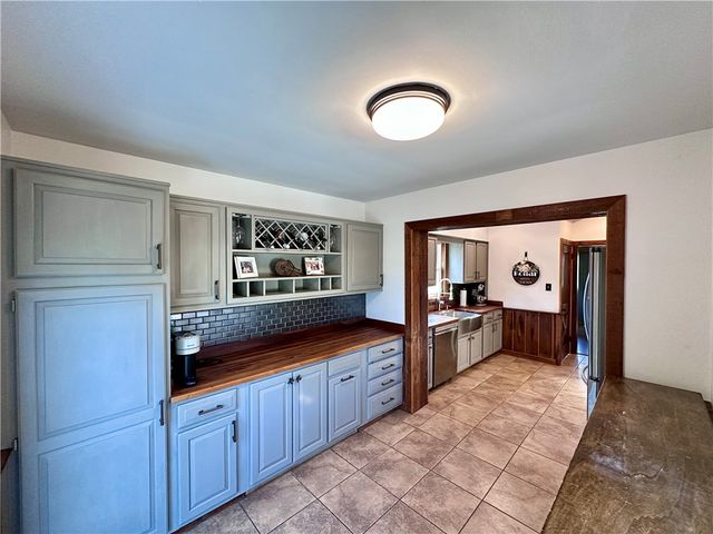 419 W Neshannock Ave, New Wilmington Boro, PA 16142