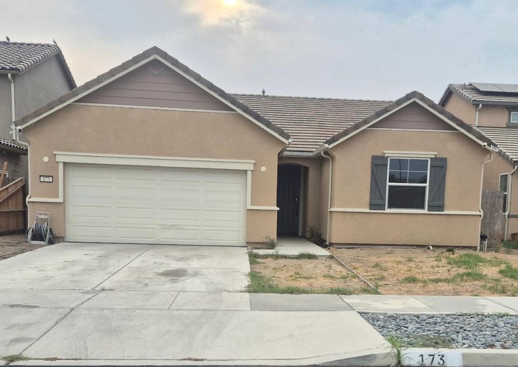 Image 1 of property listing at 173 Mckenna Avenue, Kerman, CA 93630