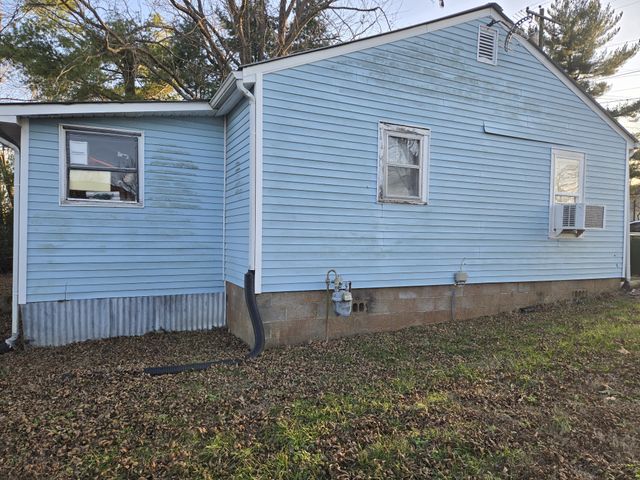 100 Indian Creek Rd, Mc Ewen, TN 37101