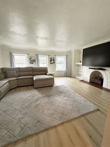 1133 E 81st Place 3, Chicago, IL 60619