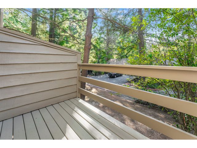 54 CERVANTES Cir, Lake Oswego, OR 97035