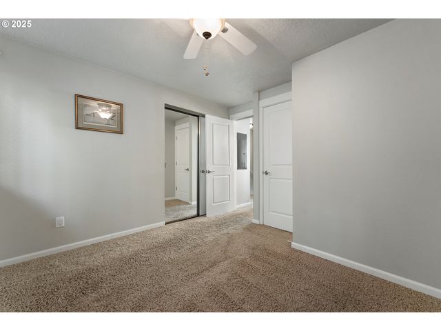 54 CERVANTES Cir, Lake Oswego, OR 97035