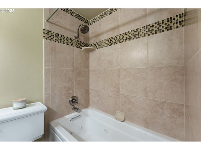 54 CERVANTES Cir, Lake Oswego, OR 97035