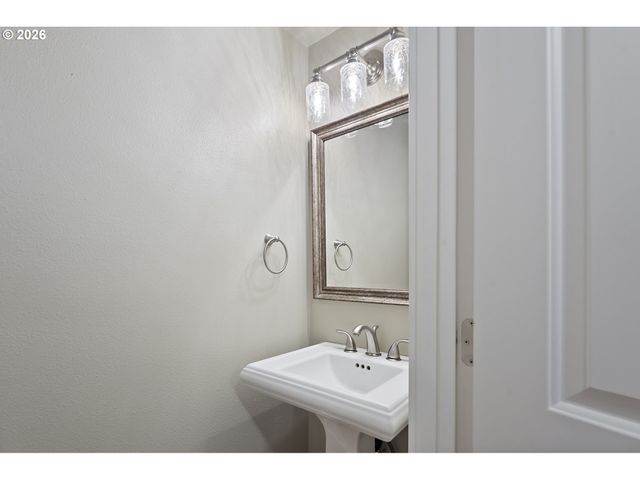 54 CERVANTES Cir, Lake Oswego, OR 97035