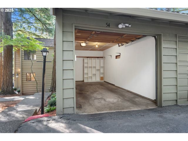 54 CERVANTES Cir, Lake Oswego, OR 97035