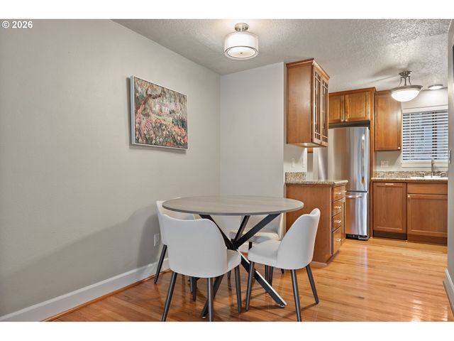 54 CERVANTES Cir, Lake Oswego, OR 97035