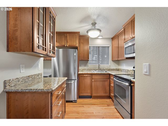 54 CERVANTES Cir, Lake Oswego, OR 97035