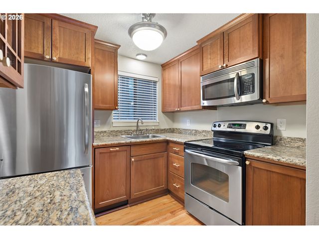 54 CERVANTES Cir, Lake Oswego, OR 97035