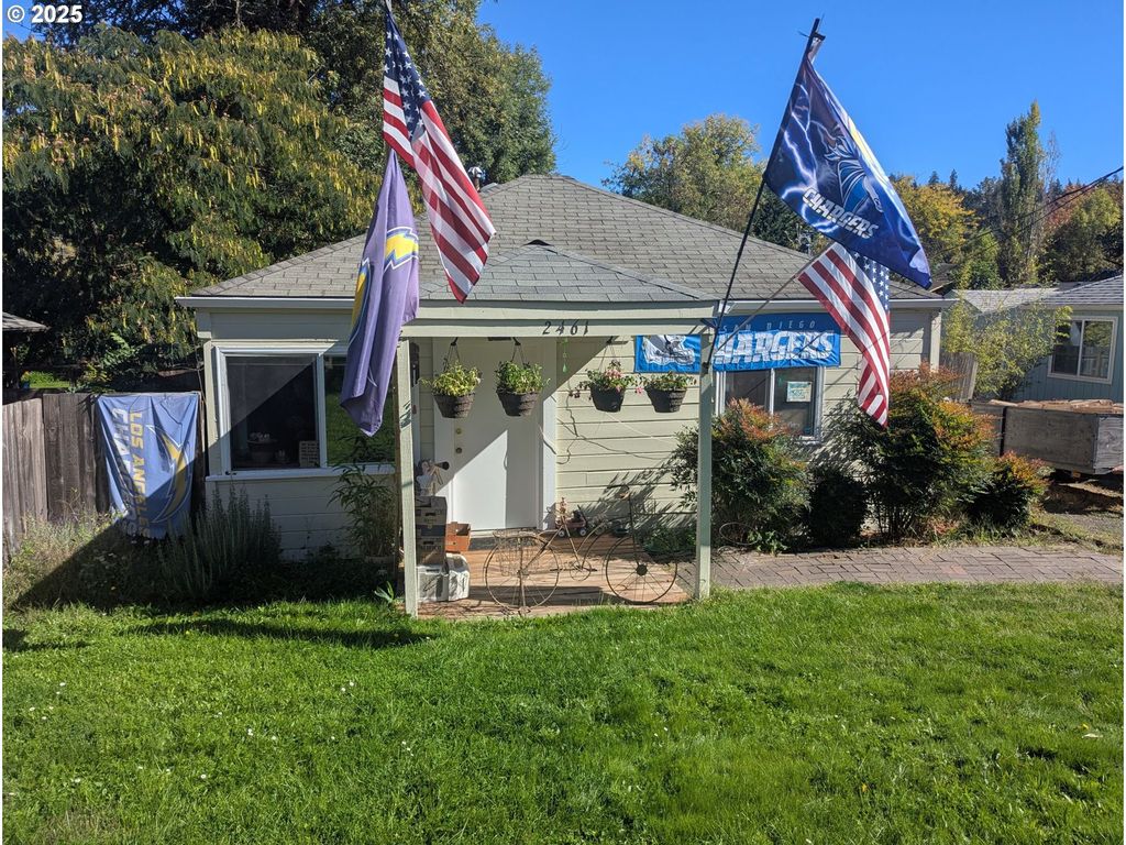 2461 RIVERVIEW St, Eugene, OR 97403