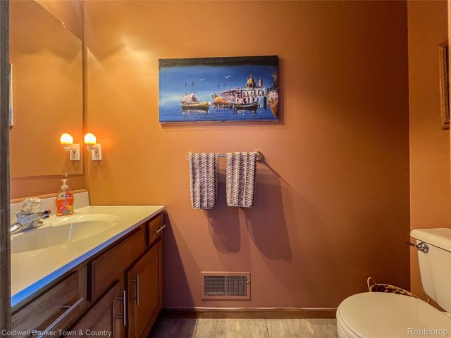 717 N Youngs Road, Attica Township, MI 48412
