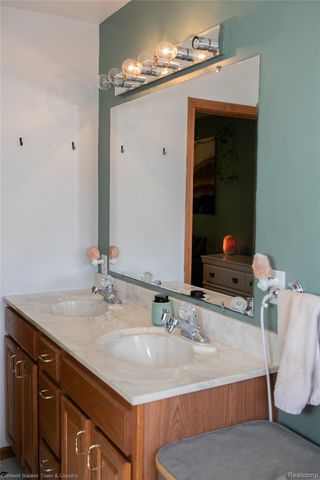 717 N Youngs Road, Attica Township, MI 48412