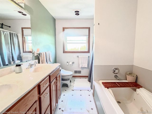 717 N Youngs Road, Attica Township, MI 48412