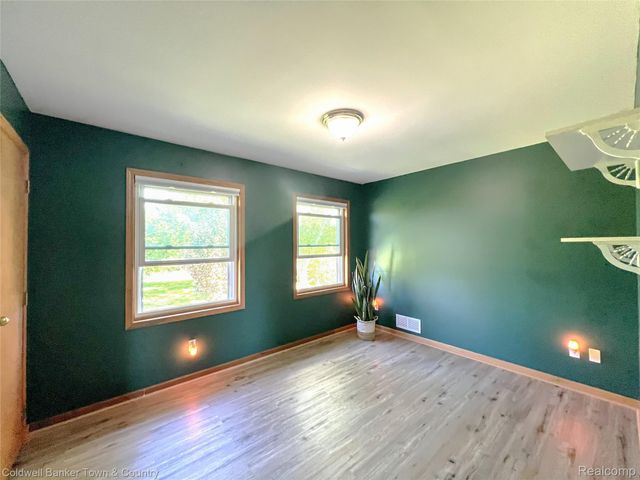 717 N Youngs Road, Attica Township, MI 48412