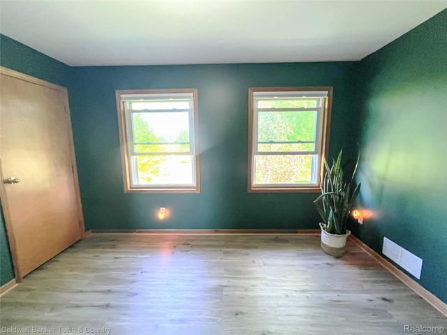 717 N Youngs Road, Attica Township, MI 48412