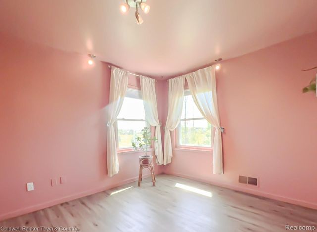 717 N Youngs Road, Attica Township, MI 48412