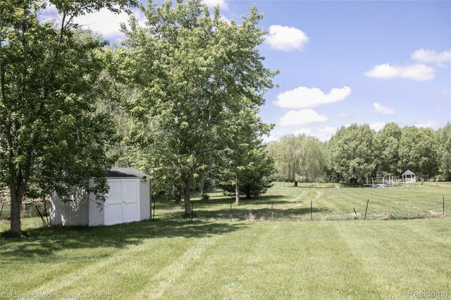 717 N Youngs Road, Attica Township, MI 48412