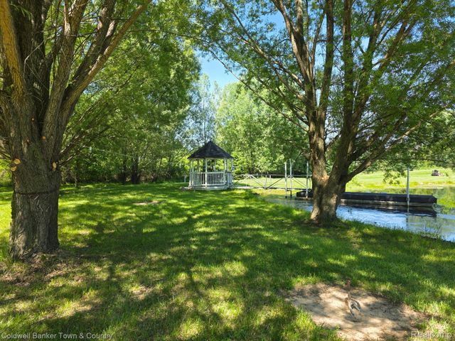 717 N Youngs Road, Attica Township, MI 48412