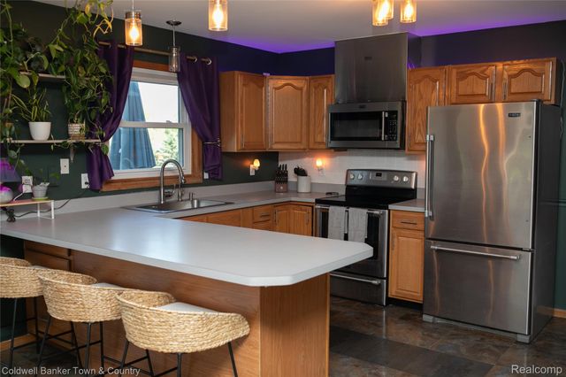 717 N Youngs Road, Attica Township, MI 48412