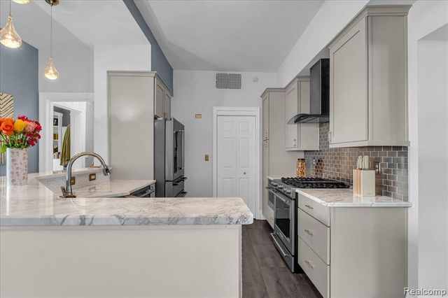 2900 E Jefferson Avenue C5, Detroit, MI 48207