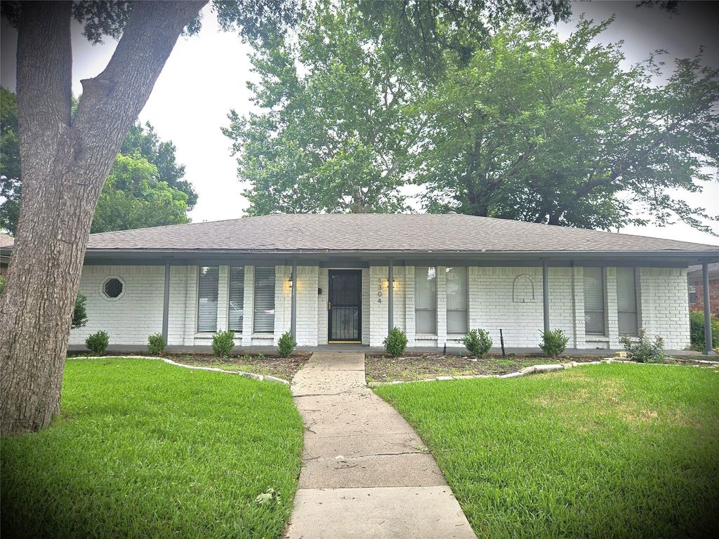 1304 Oakhill Drive, Plano, TX 75075