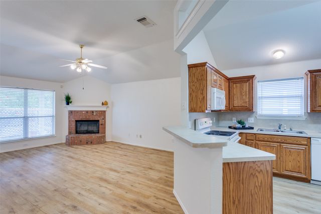 10837 Braemoor Drive, Fort Worth, TX 76052